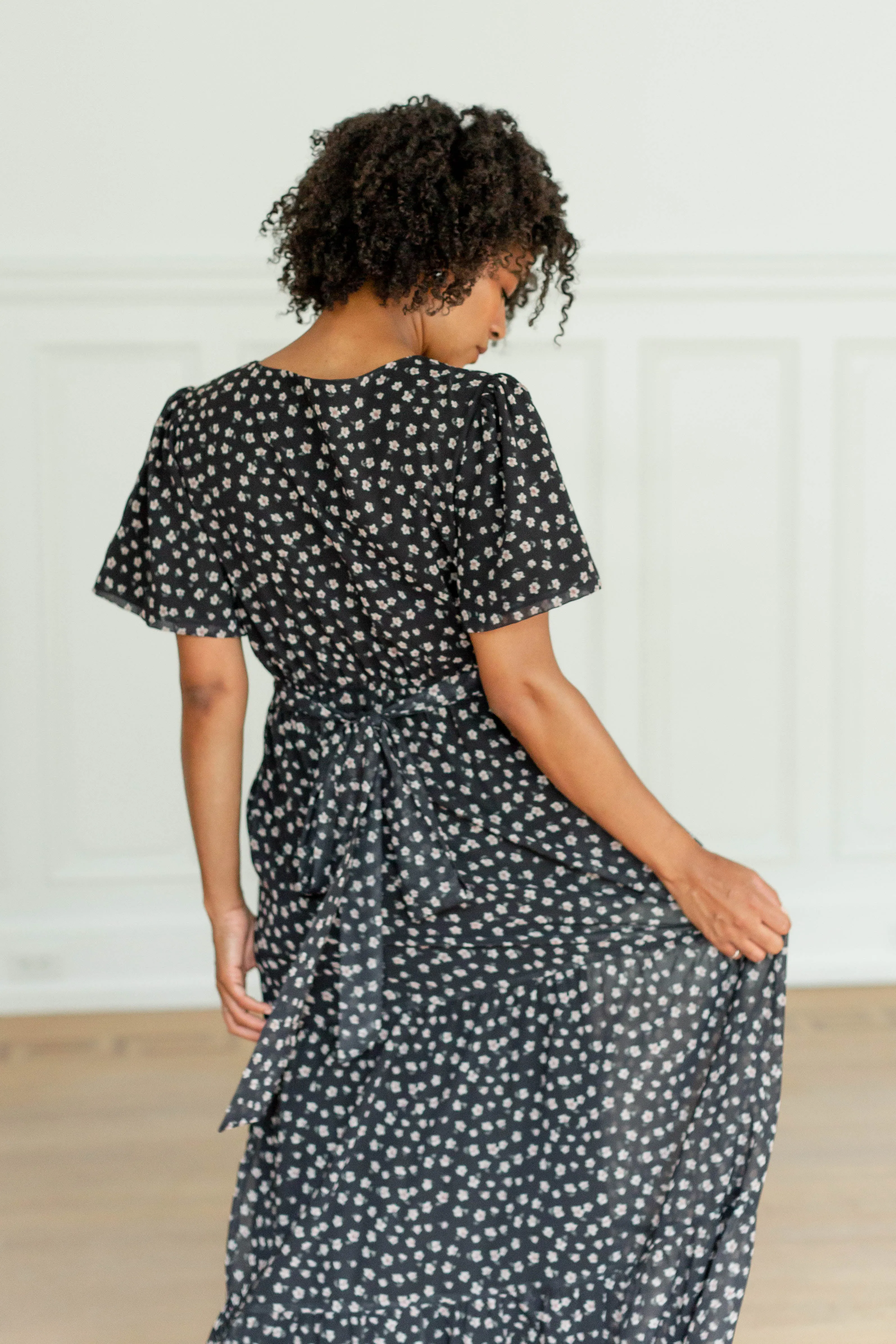 'Estrella' Floral Flutter Sleeve Maxi Dress in Black
