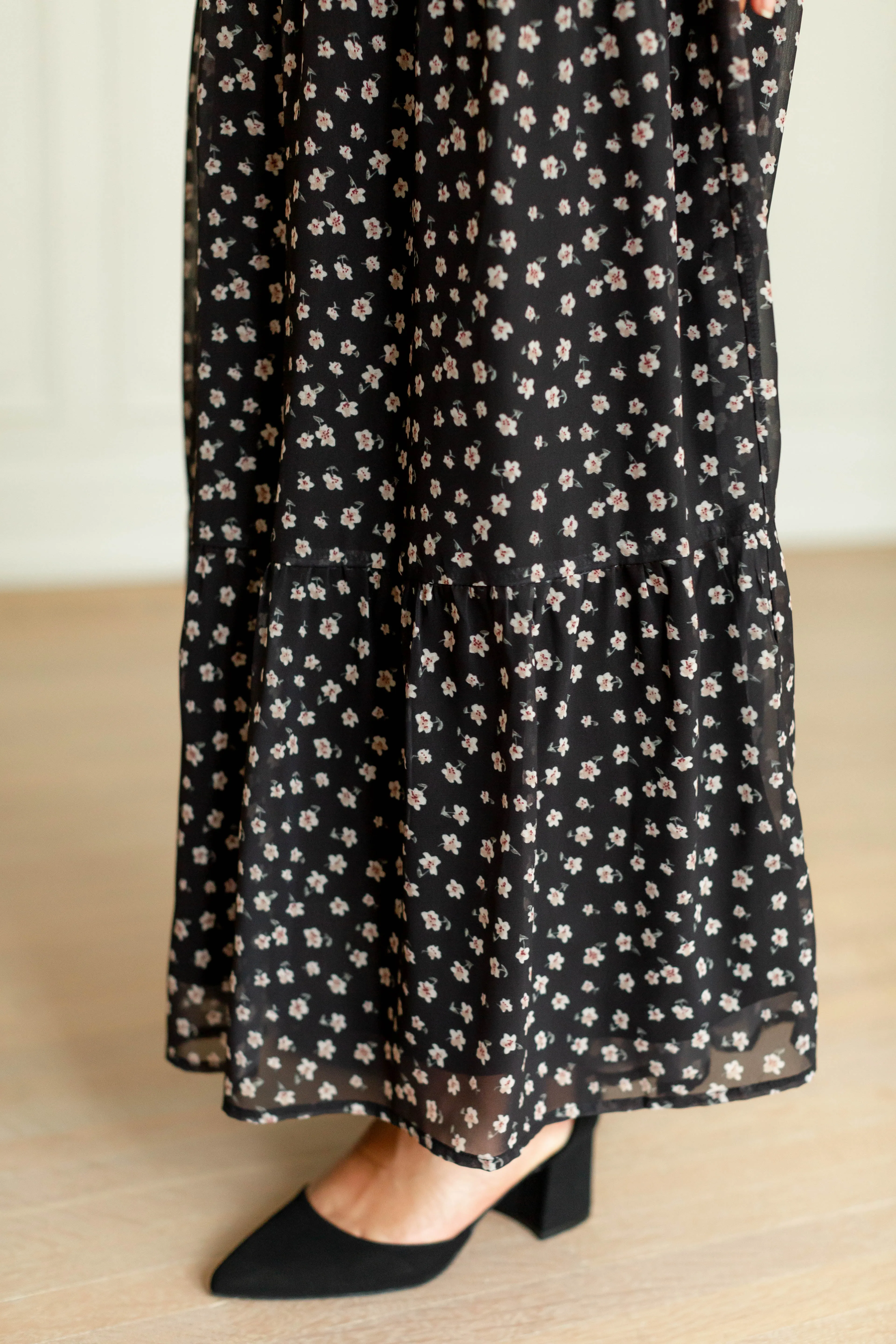 'Estrella' Floral Flutter Sleeve Maxi Dress in Black