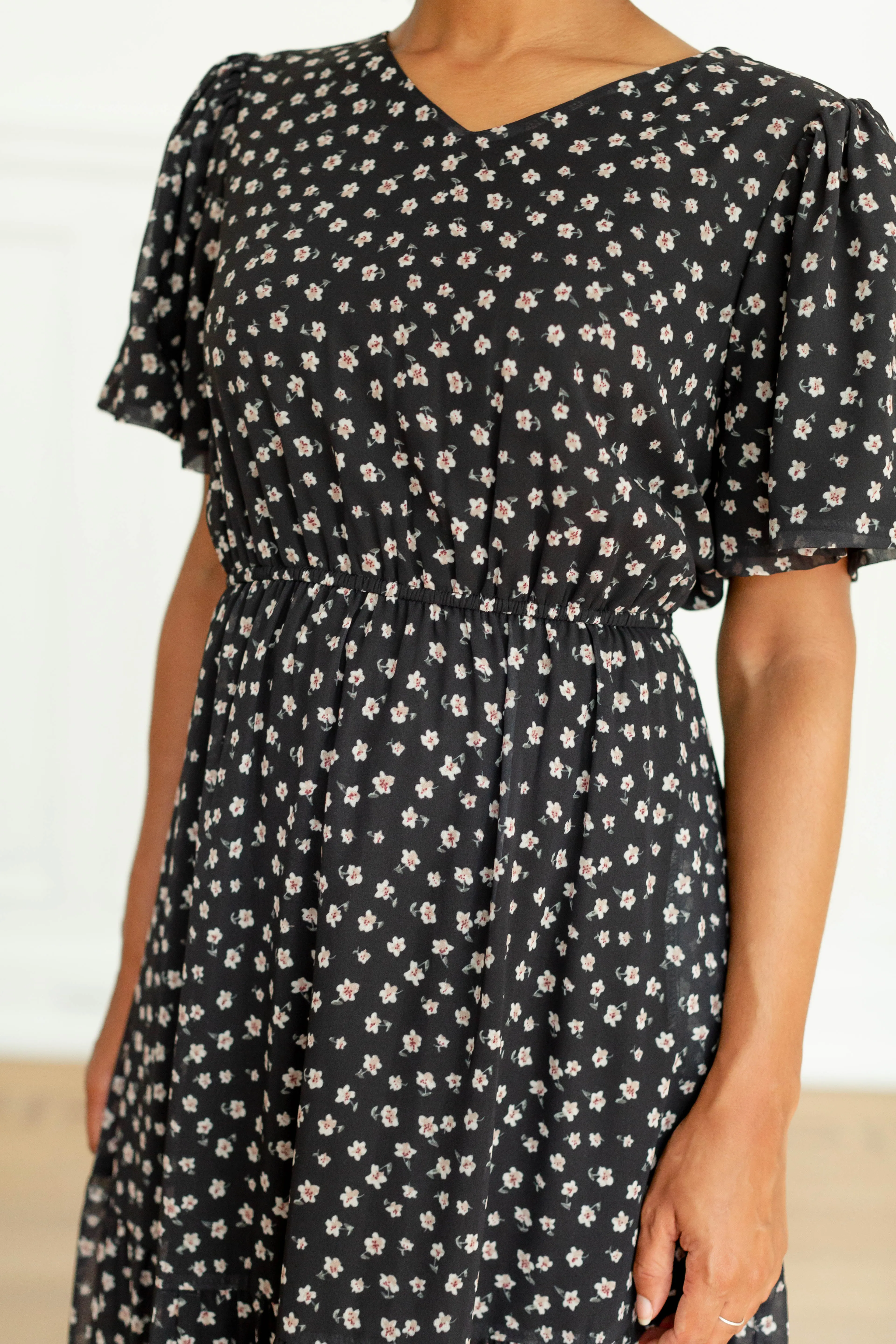 'Estrella' Floral Flutter Sleeve Maxi Dress in Black