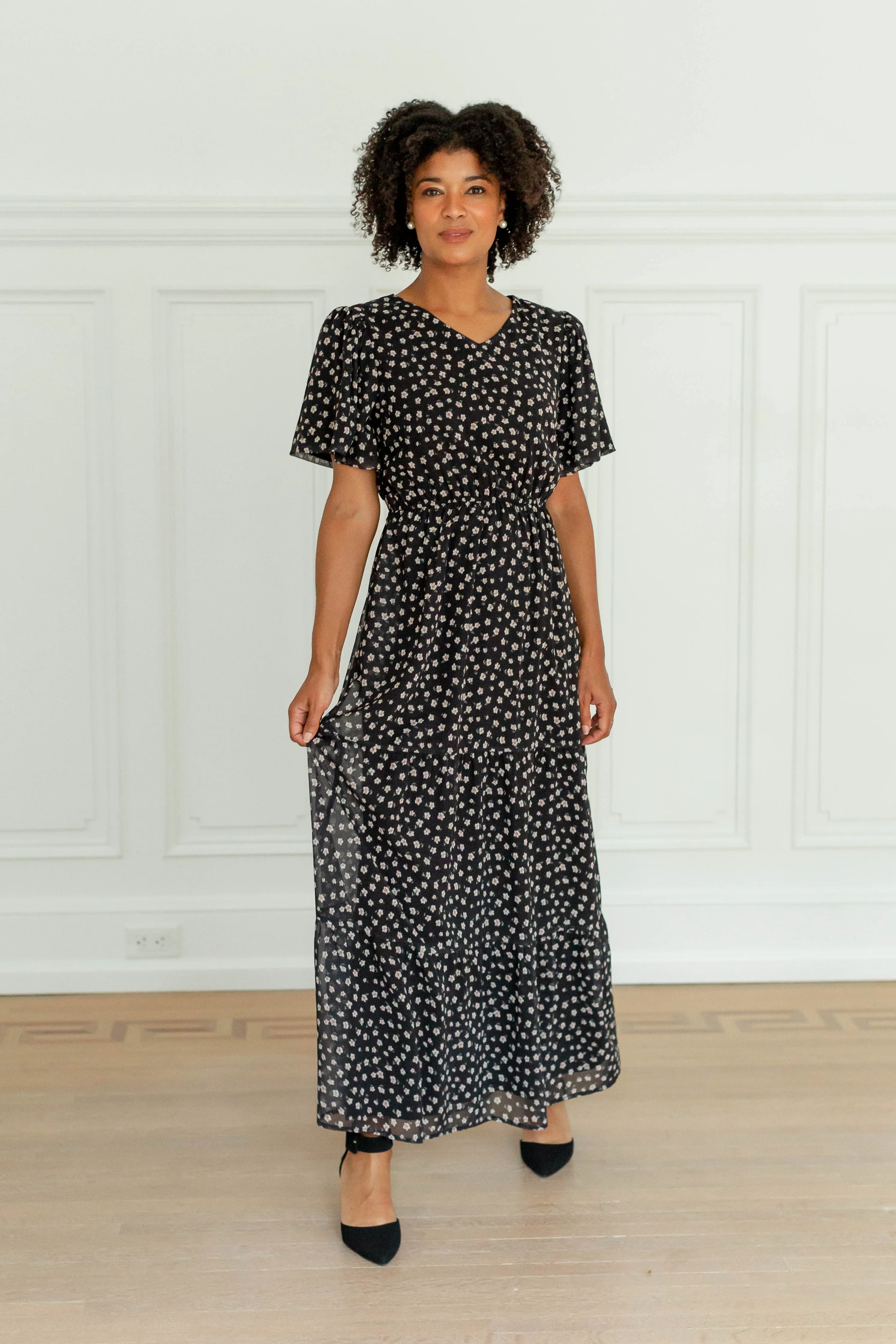 'Estrella' Floral Flutter Sleeve Maxi Dress in Black