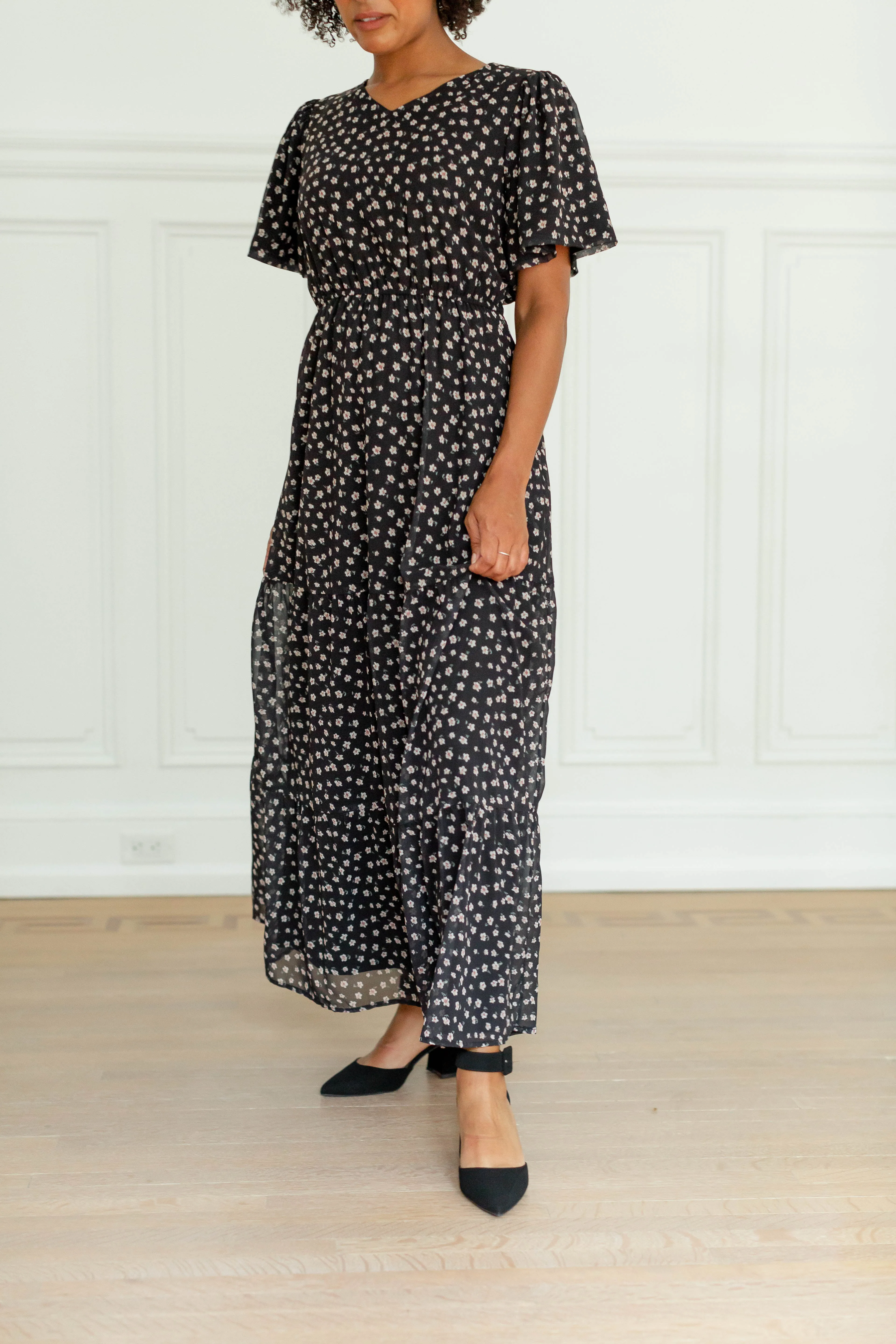 'Estrella' Floral Flutter Sleeve Maxi Dress in Black
