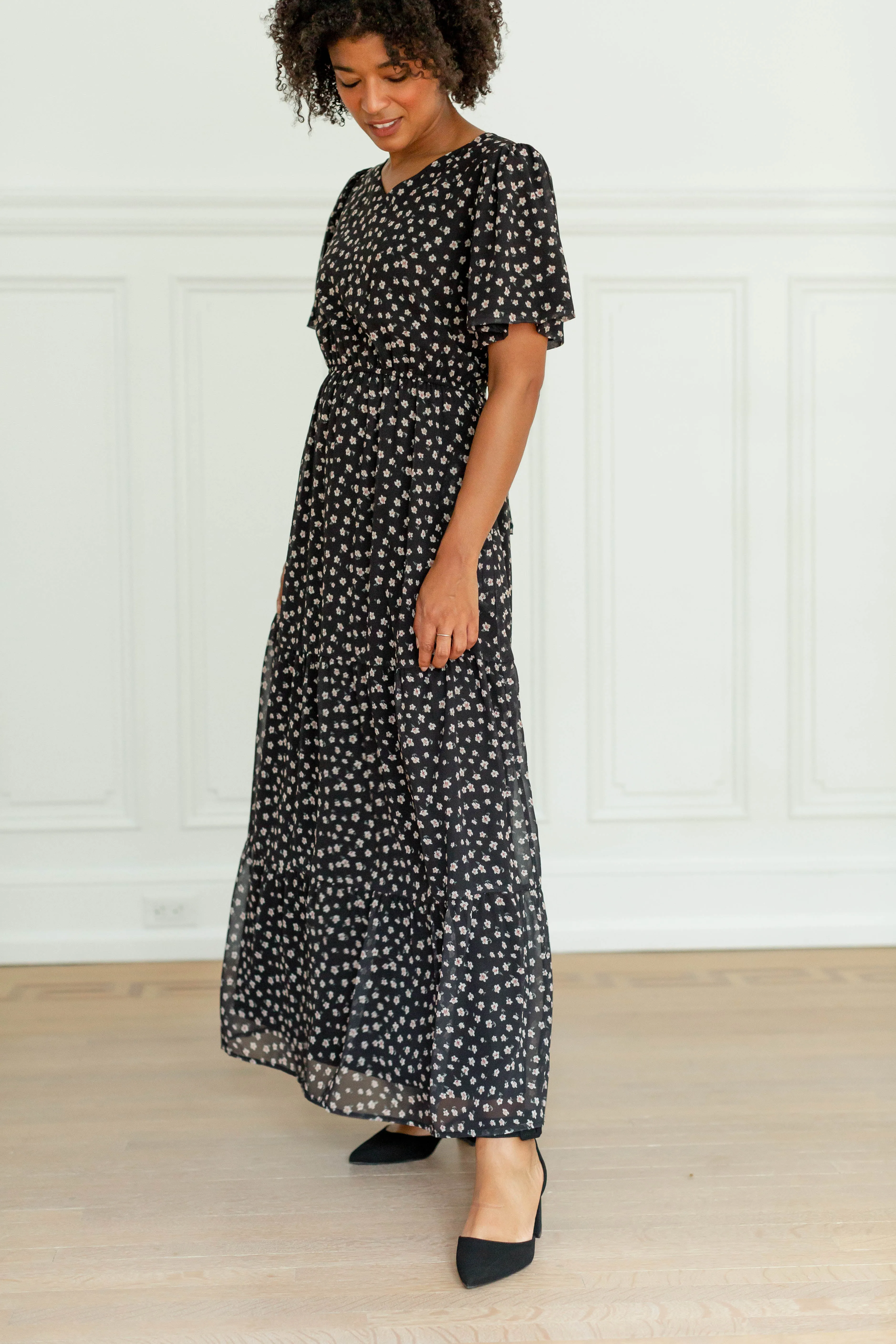 'Estrella' Floral Flutter Sleeve Maxi Dress in Black