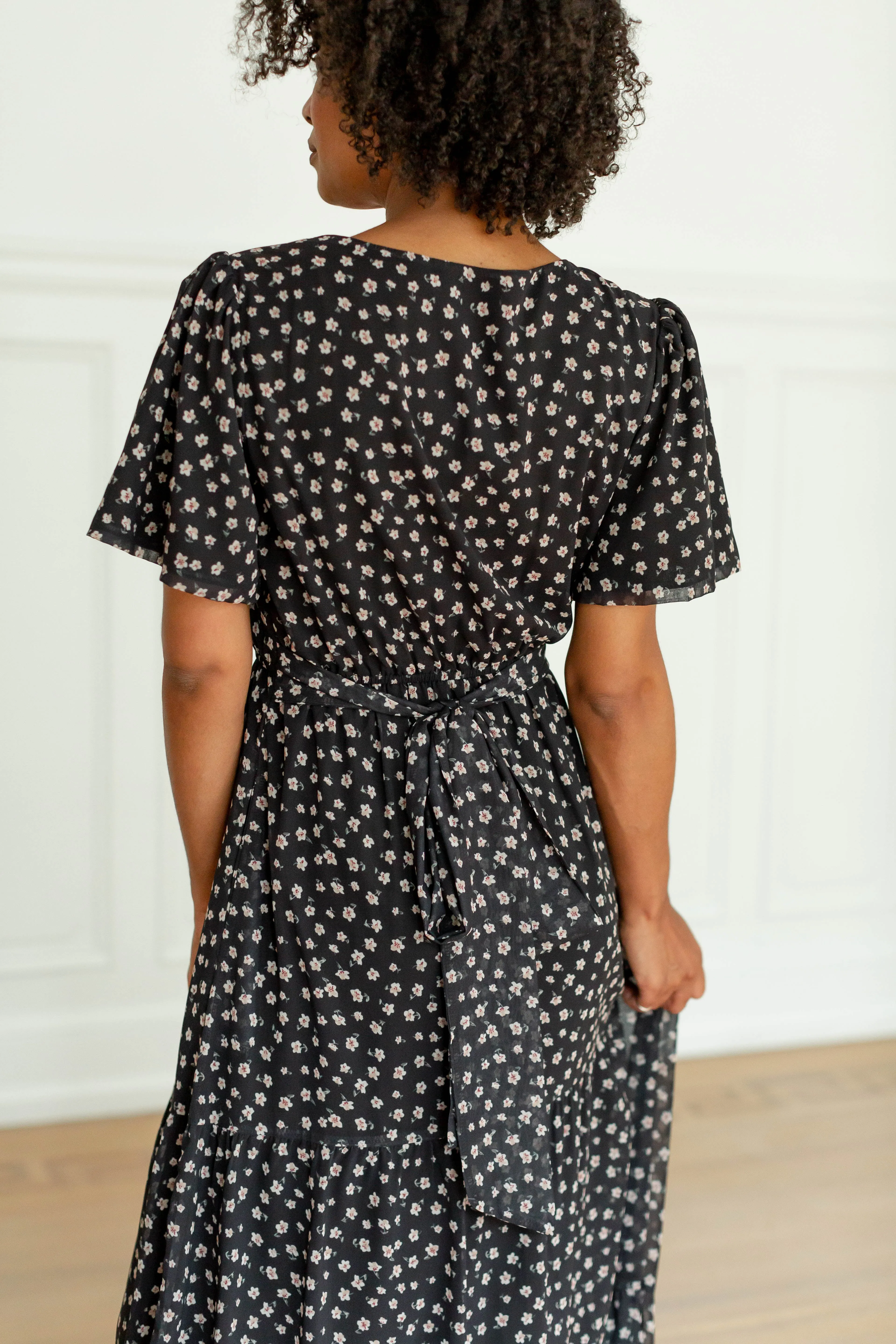 'Estrella' Floral Flutter Sleeve Maxi Dress in Black
